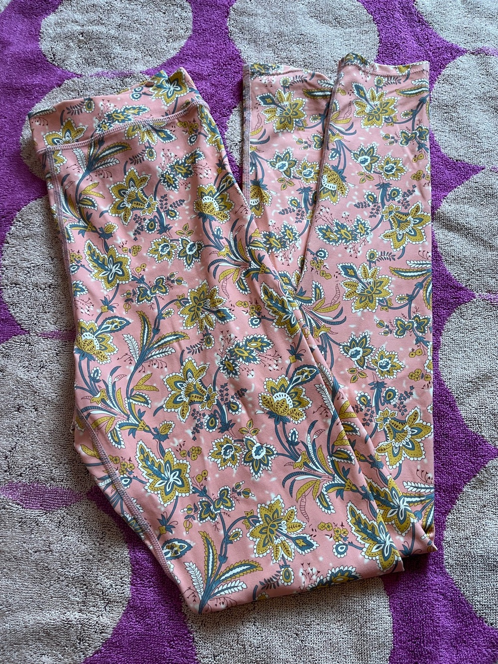 Like New Louise Misha Paris Tamarias Yoga Top & Duania Leggings in Pink Riviera - Picture 6 of 14